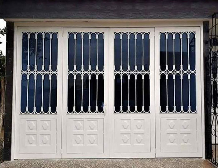 Cửa sắt 4 cánh nan trang trí